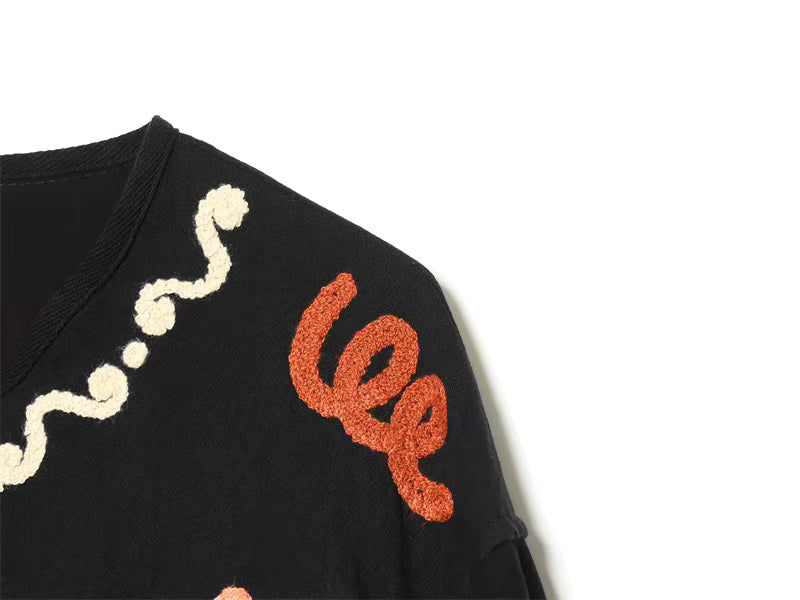 Cardigan Femme Fleuri – Élégance Unique et Touche Artistique