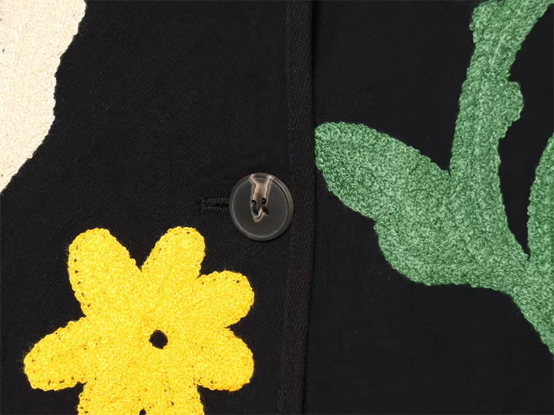 Cardigan Femme Fleuri – Élégance Unique et Touche Artistique